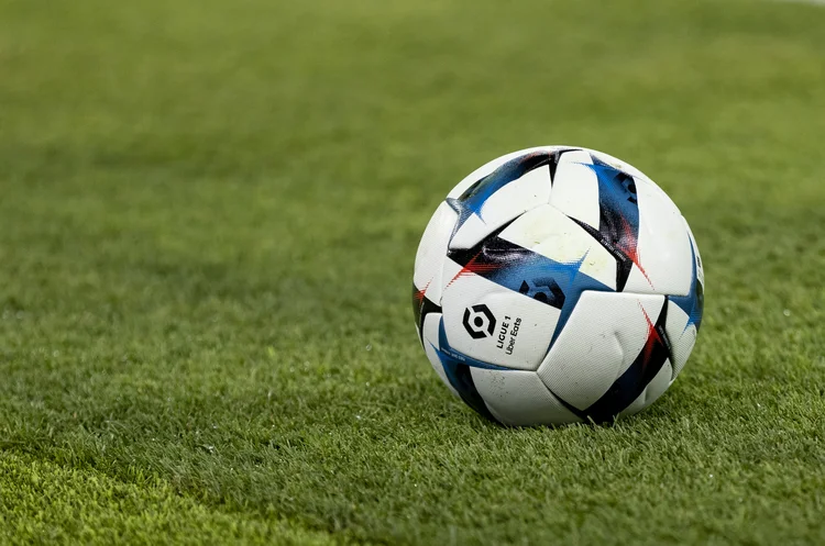 PARIS, FRANCE - AUGUST 13: . official match ball during the Ligue 1 match between Paris Saint-Germain and Montpellier HSC at Parc des Princes on August 14, 2022 in Paris, France. (Photo by Tnani Badreddine/DeFodi Images via Getty Images) (Tnani Badreddine/Getty Images)