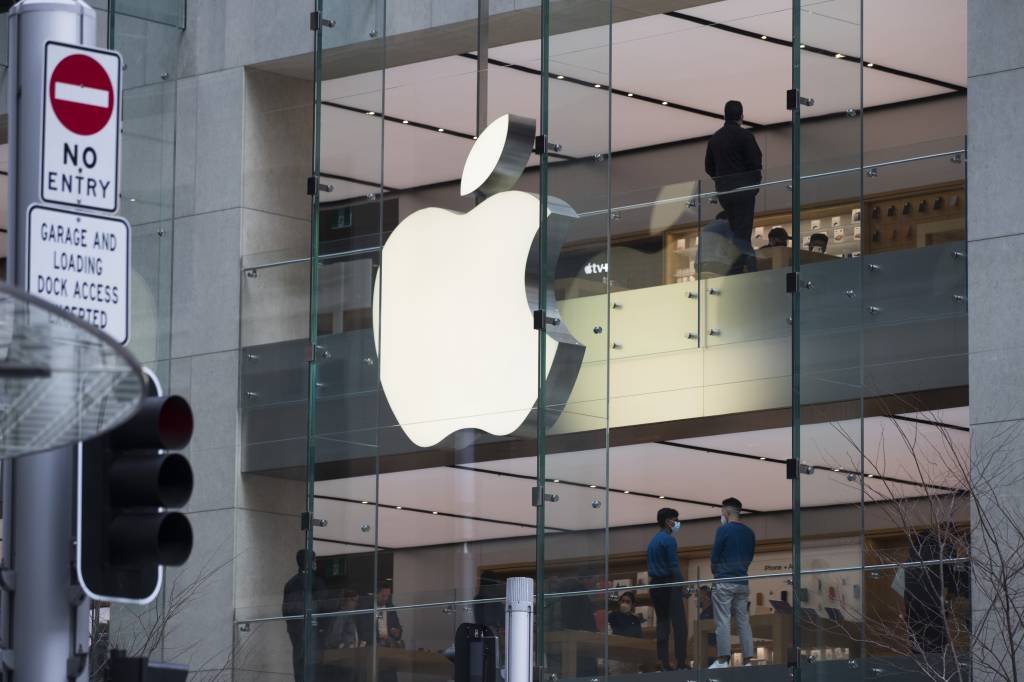 Apple (AAPL34): gigante de tecnologia cai na bolsa em dia negativo para as ações do setor (Bloomberg / Colaborador/Getty Images)