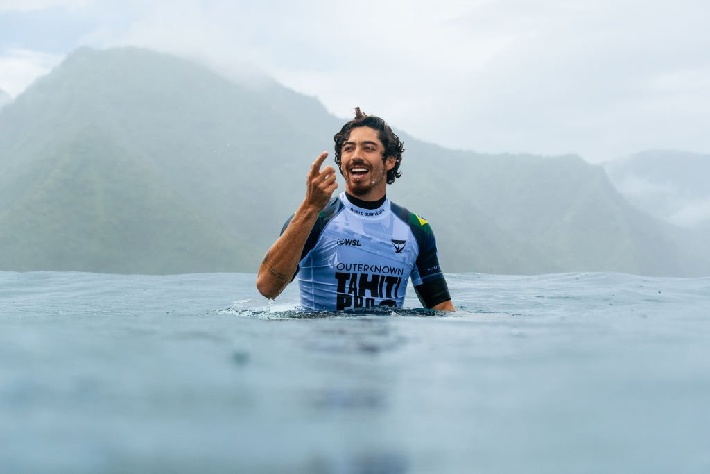 Yago Dora avança direto e manda Ítalo Ferreia para repescagem no Mundial de surfe