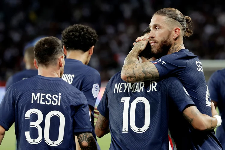 No primeiro jogo válido pela segunda rodada, o time francês venceu por 3 a 1, com gols do trio Neymar, Mbappé e Messi (Rico Brouwer/Soccrates/Getty Images)