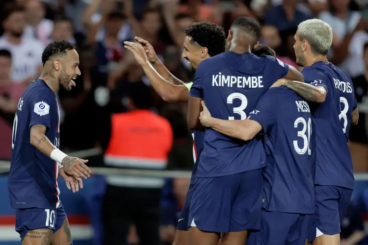 PARIS, FRANCE - AUGUST 13: Neymar Jr of Paris Saint Germain, Marquinhos of Paris Saint Germain, Presnel Kimpembe of Paris Saint Germain, Lionel Messi of Paris Saint Germain, Leandro Paredes of Paris Saint Germain  during the French League 1  match between Paris Saint Germain v Montpellier at the Parc des Princes on August 13, 2022 in Paris France (Photo by Rico Brouwer/Soccrates/Getty Images) (Rico Brouwe/Getty Images)