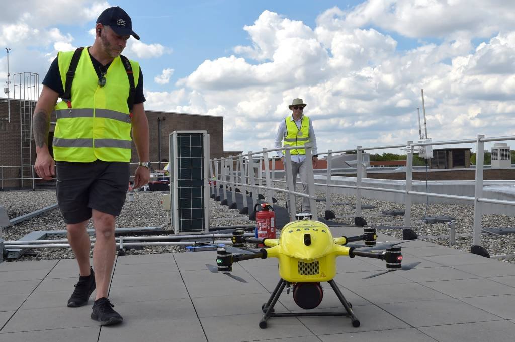 Drone transporta tecido humano entre hospitais na Bélgica em 23 de agosto de 2022 (Reynaers/Getty Images)