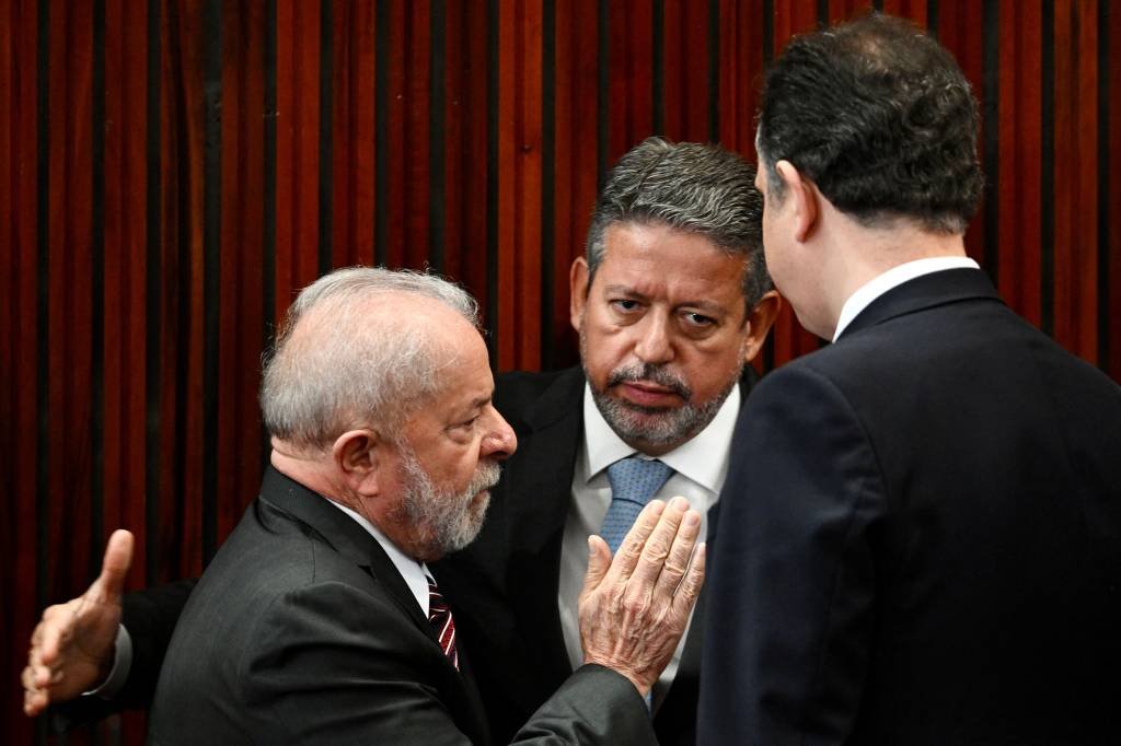 Lula com Lira e Pacheco: líder do governo no Senado disse que não há perspectiva de acordo hoje (EVARISTO SA/Getty Images)