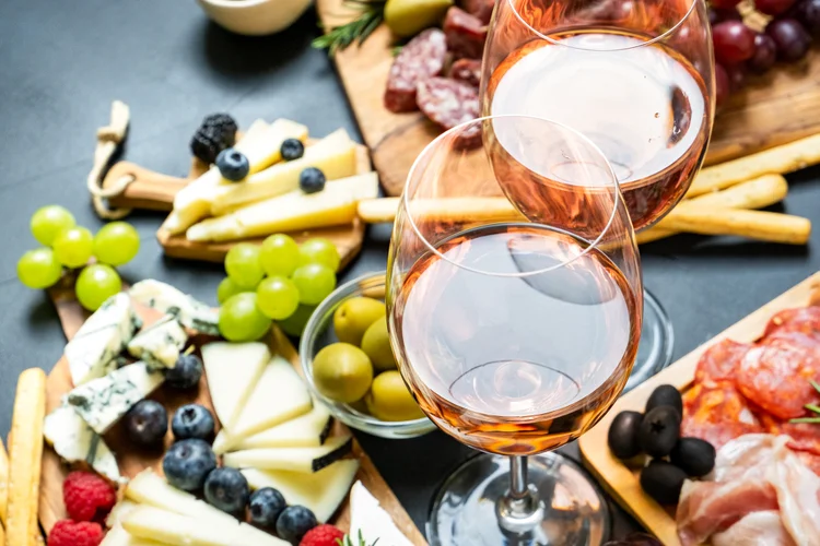 Vinho rosé: diferentes combinações de harmonização. (Elena Noviello/Getty Images)