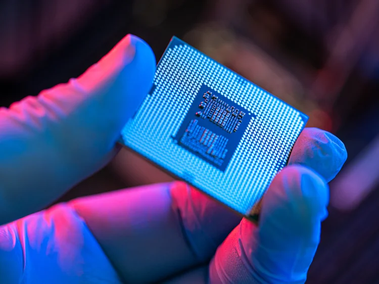 A China está numa corrida tecnológica para obter supremacia em áreas que vão desde a computação quântica até a inteligência artificial e a fabricação de chips (mailsonpignata / 500px/Getty Images)