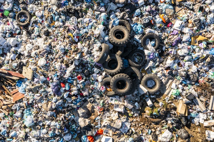 Aterro zero: ideia é evitar que produtos, embalagens e outros materiais sejam descartados em terra, água ou no ar, ameaçando o meio ambiente ou a saúde (Anton Petrus/Getty Images)