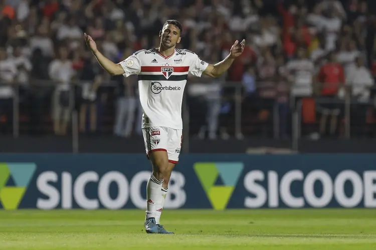 SAO PAULO, BRAZIL - MAY 02: Jonathan Calleri of Sao Paulo celebrates after scoring the first goal of his team during the match between Sao Paulo and Santos as part of Brasileirao Series A 2022 at Morumbi Stadium on May 02, 2022 in Sao Paulo, Brazil. (Photo by Ricardo Moreira/Getty Images) (Ricardo Moreira/Getty Images)