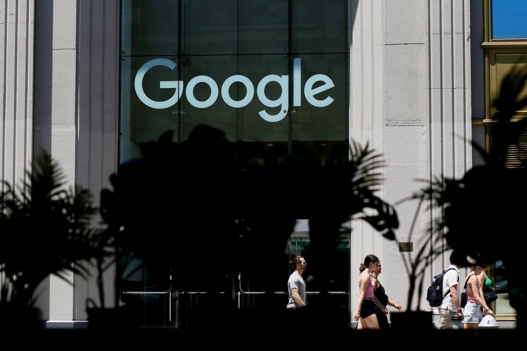 Google: No anúncio global, a empresa havia informado que para funcionários demitidos, o pacote de rescisão seguiria a orientação da lei trabalhista de cada país (John Smith/Getty Images)