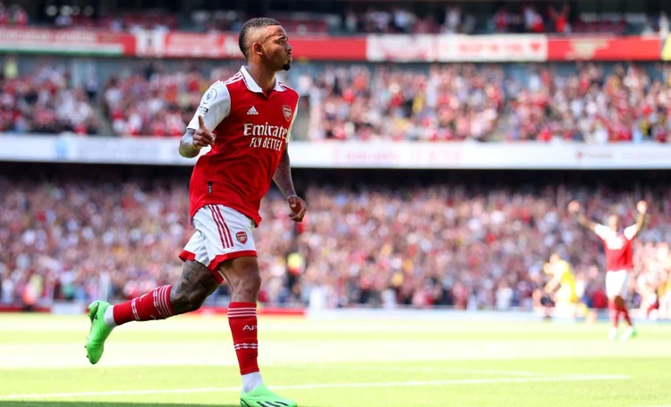 Gabriel Jesus estreou como camisa 9 do Arsenal com vitória e atuação de gala (Alex Pantling/Getty Images)