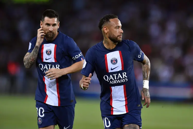 PARIS, FRANCE - AUGUST 13: Neymar Jr and Leo Messi of Paris Saint-Germain look on during the Ligue 1 match between Paris Saint-Germain and Montpellier HSC at Parc des Princes on August 13, 2022 in Paris, France. (Photo by Aurelien Meunier - PSG/PSG via Getty Images) (Aurelien Meunier/Getty Images)