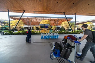 Imagem referente à matéria: Aeroporto de Florianópolis está fechado depois que aeronave da Azul sofreu danos na aterrisagem