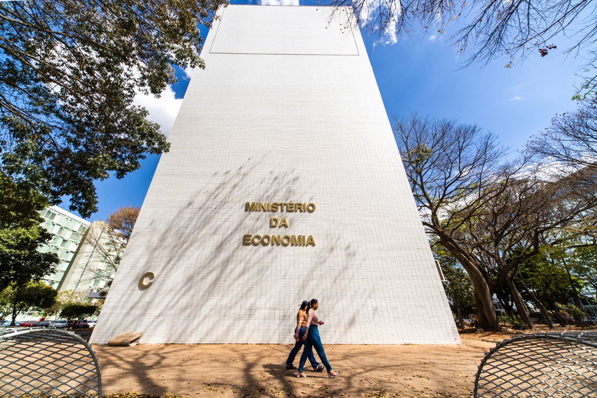 Secretário da Fazenda diz que cobrar imposto na emissão de importação moderniza tributação