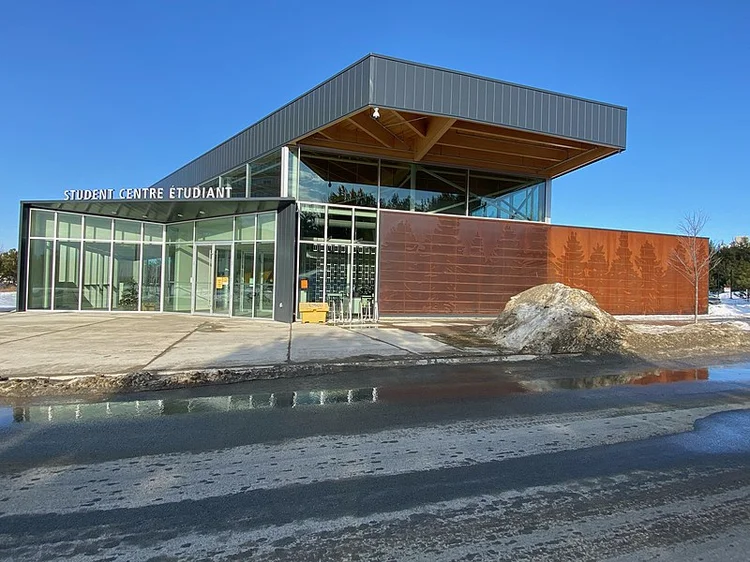 Universidade de Laurentian, em Sudbury, no Canadá: a instituição foi criada em 1960 e hoje tem cursos de graduação, mestrado e doutorado em diversas áreas do conhecimento (Divulgação/Divulgação)