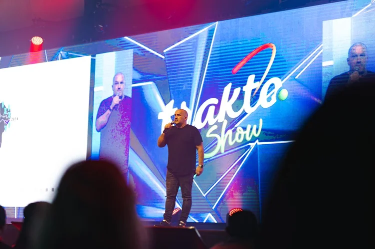 Miguel Teixeira, fundador da Açaí Concept, durante palestra no Trakto Show (DOUGLAS JUNIOR/Divulgação)