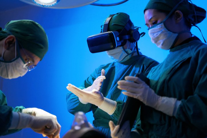Metaverso: tecnologia já é usada em diversas áreas, inclusive na medicina, com cirurgias sendo feitas com com realidade aumentada (eyesfoto/Getty Images)