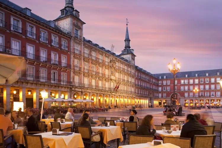 Plaza Mayor em Madrid, na capital espanhola (Travelpix Ltd/Getty Images)