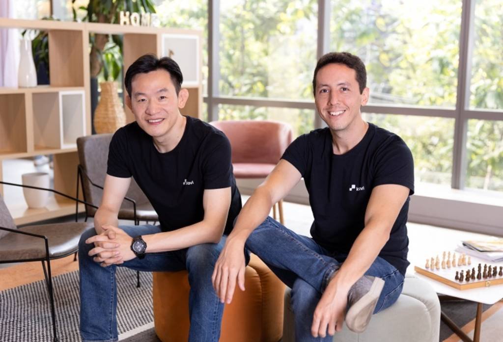 Stone Zheng e Bruno Chan, fundadores da Klavi: US$ 15 milhões para melhorar o Open Finance nas empresas (Klavi/Divulgação)