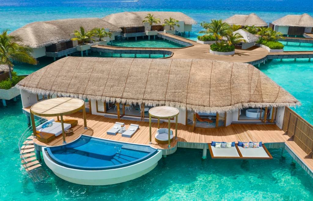 Bangalôs têm opções de até dois quartos e piscina privativa (W Maldives/Divulgação)