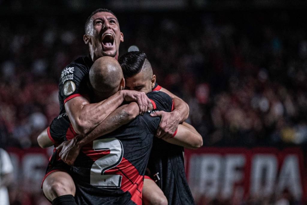 Atlético-GO: o jogo marca a estreia do time em quartas de finais de competições continentais (Heber Gomes/AGIF/Divulgação)