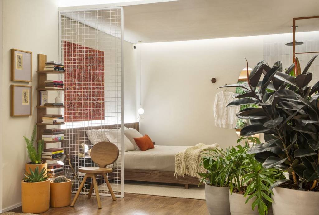 Sala de apartamento pequeno: dicas + 70 ideias simples e baratas