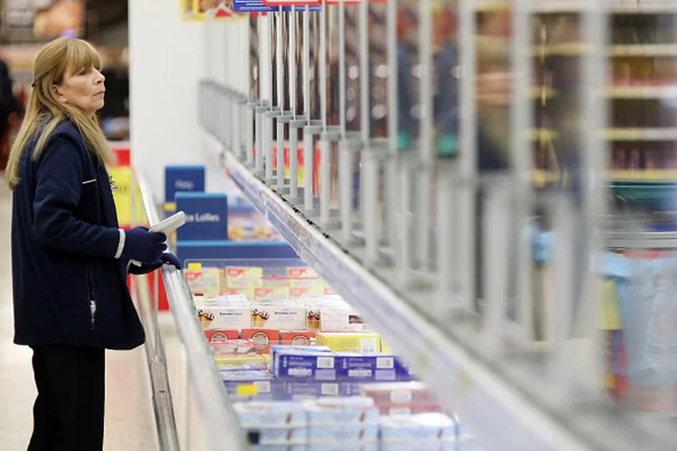 Alta dos preços: supermercados removem data de validade de alimentos no Reino Unido (Chris Ratcliffe/Bloomberg via Getty Images/Getty Images)