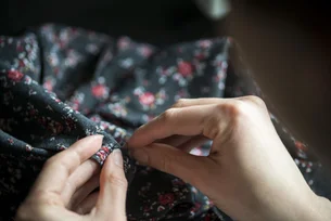 FedEx transforma uniformes usados em 37 mil cobertores para famílias em vulnerabilidade
