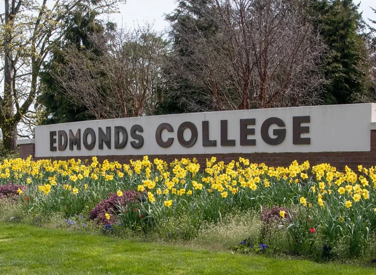 Estudantes internacionais em nível de graduação ou Ensino Médio que forem estudar no Edmonds College, localizado na área metropolitana de Seattle, nos Estados Unidos, agora podem se inscrever para receber uma bolsa de estudos da instituição.  (Divulgação/Divulgação)