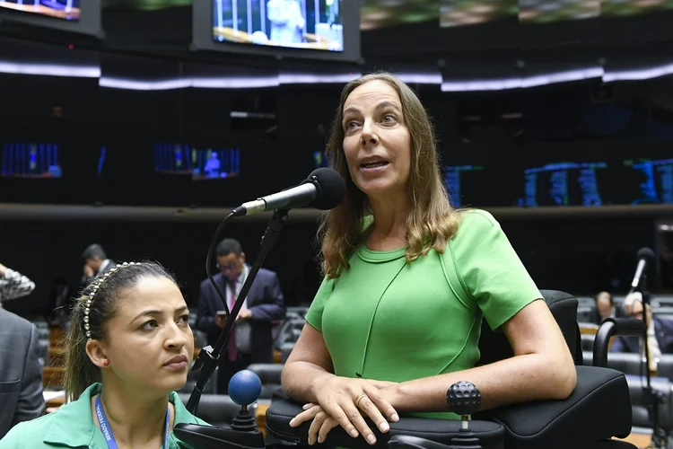 Plenário da Câmara dos Deputados durante sessão conjunta do Congresso Nacional destinada à deliberação dos Vetos nºs 55 a 62 de 2019 e 1 e 2 de 2020 e dos Projetos de Lei do Congresso Nacional nºs 4, 2 e 3 de 2020. 

Em pronunciamento, à bancada, senadora Mara Gabrilli (PSDB-SP).

Foto: Roque de Sá/Agência Senado (Roque de Sá/Agência Senado/Flickr)