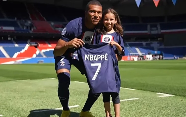 Champions: entrarão em campo pelo grupo F da Champions, um clube inglês e outro francês cujos donos são fundos soberanos de países (Captura de tela/Reprodução)