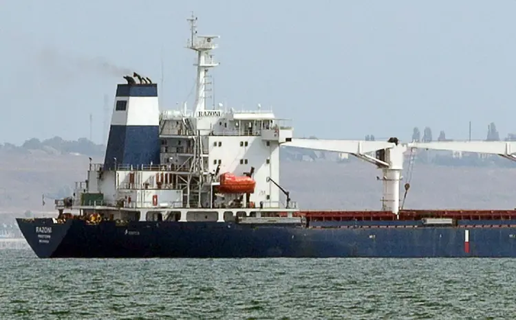 Navio com grãos ucranianos zarpando do porto de Odessa (AFP/AFP)