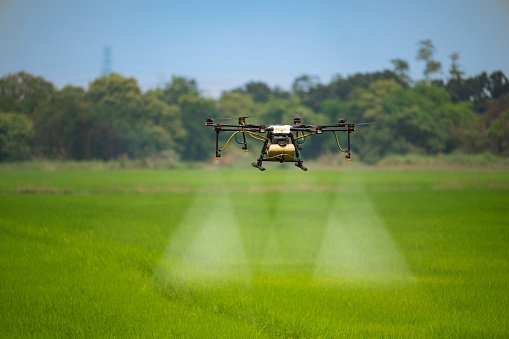 Pulverização de fertilizante: Embrapa analisa como reduzir perdas (Getty Images/Getty Images)