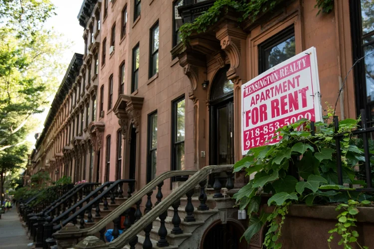 Placa de aluguel em Fort Greene, na região do Brooklyn (AFP/AFP)