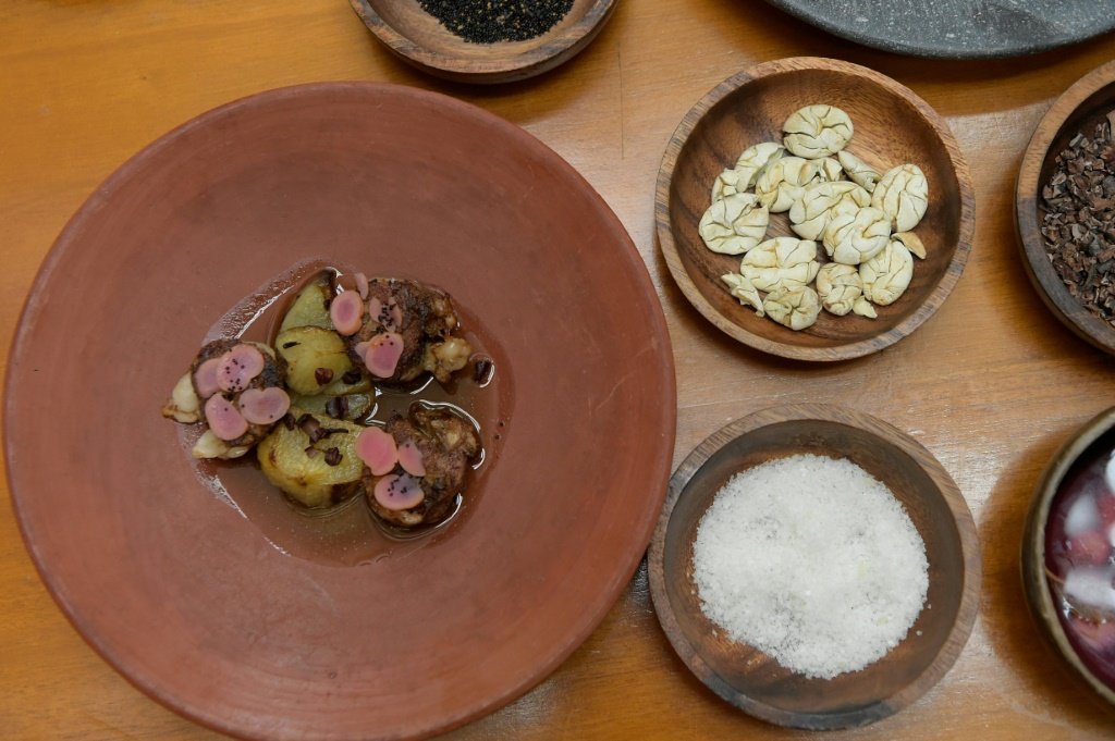 Restaurante El Salnés oferece lombo de lhama cru para apreciar o sabor diferente (AFP/AFP)