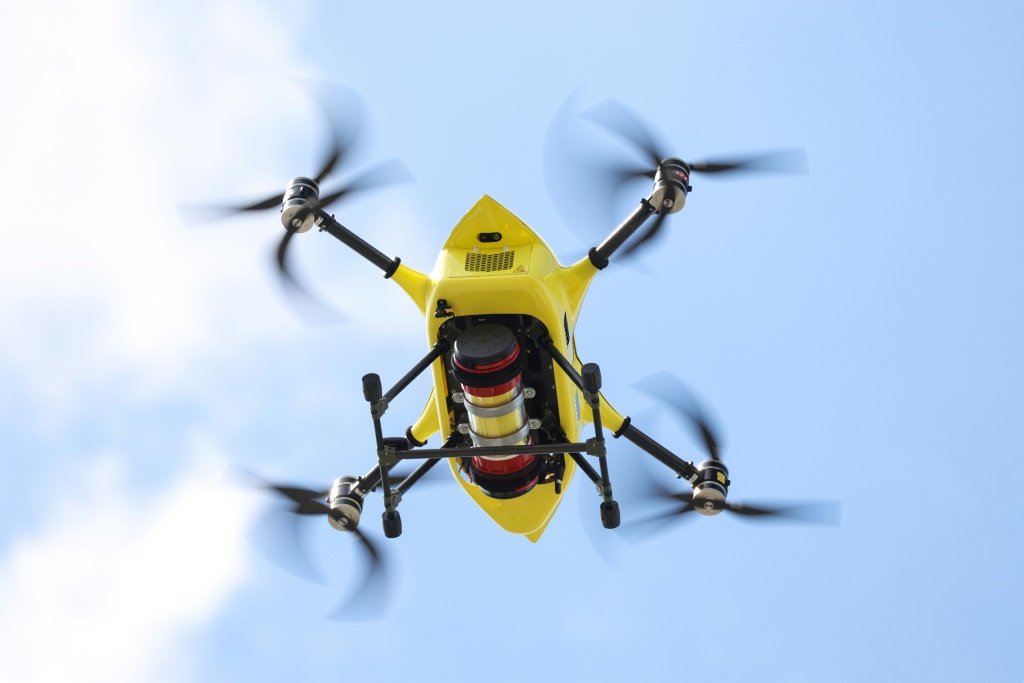 Drones monitorados: novo sistema expandirá o espaço aéreo dos dispositivos (Julien GIRAULT/AFP)