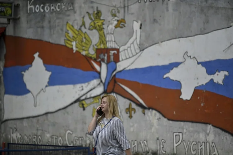 Mural pró-Sérvia na cidade de Mitrovica, Kosovo (AFP/AFP)