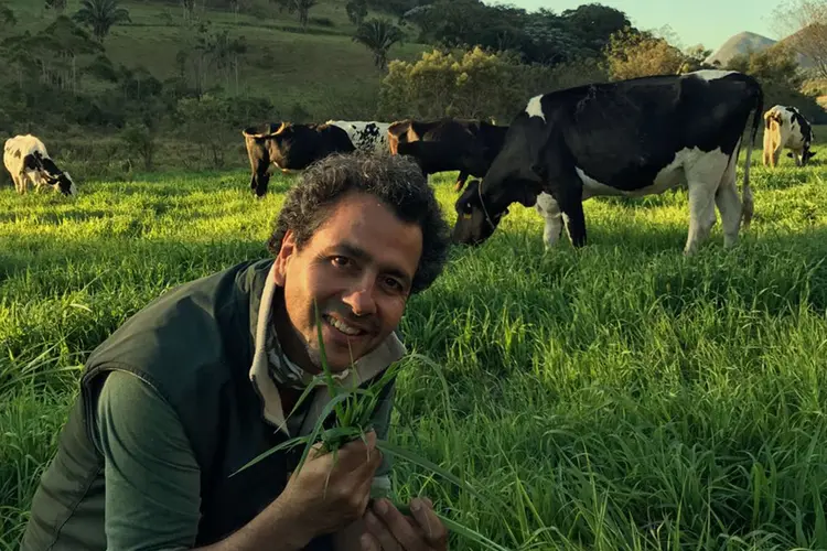 Marcos Palmeira em sua fazenda: produção 100% orgânica. (Vale das Palmeiras/Reprodução)