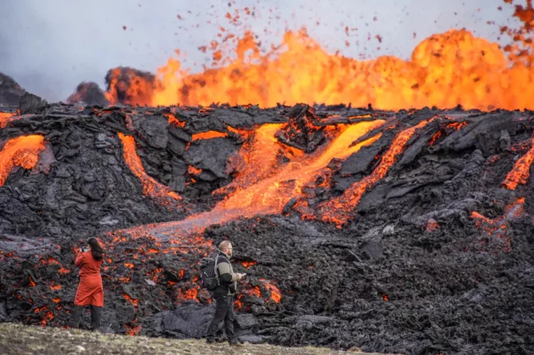 Vulcão Fagradalsfjall entrou em erupção nesta quarta-feira, 3 (Washington Post/AP/Reprodução)