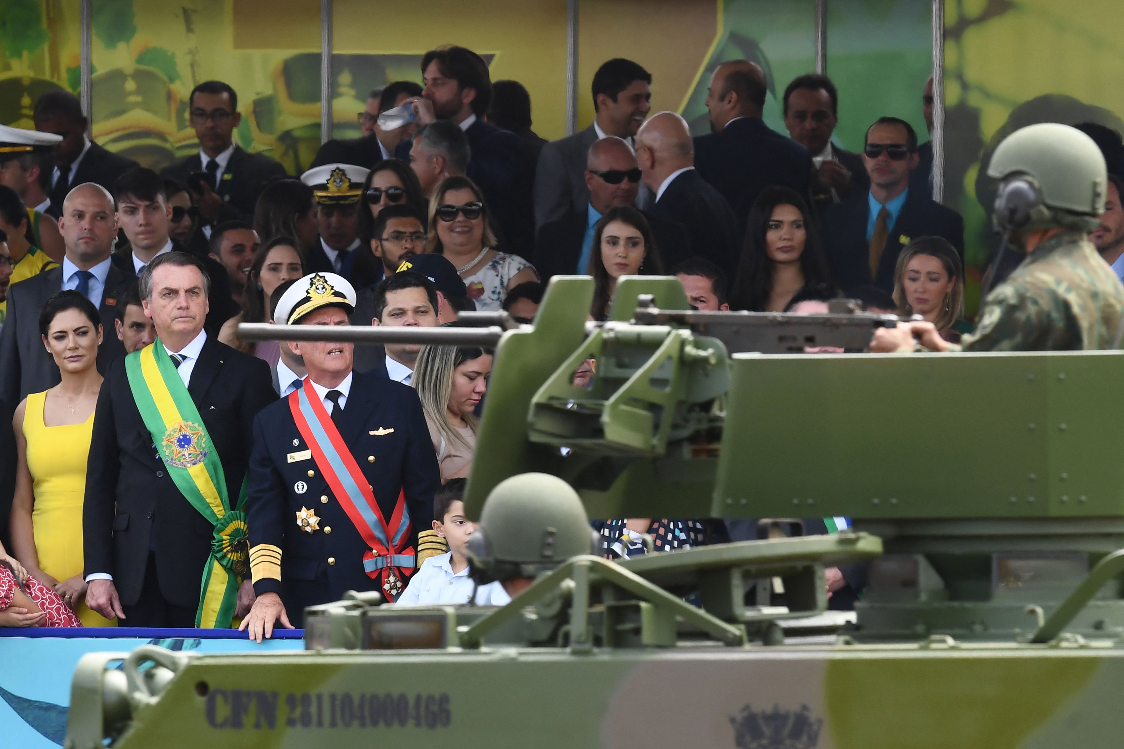 Desfile militar com Bolsonaro dá início às tensas comemorações da Independência