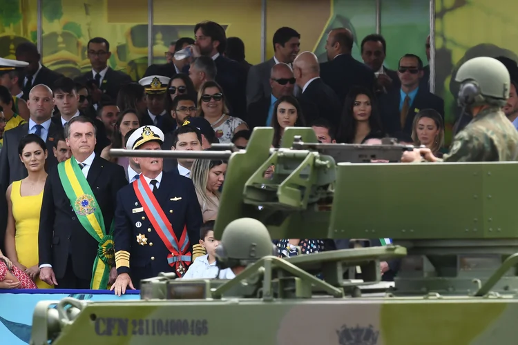 Jair Bolsonaro e sua esposa Michelle no desfial do Dia da Independência em Brasília (Evaristo Sa/AFP)