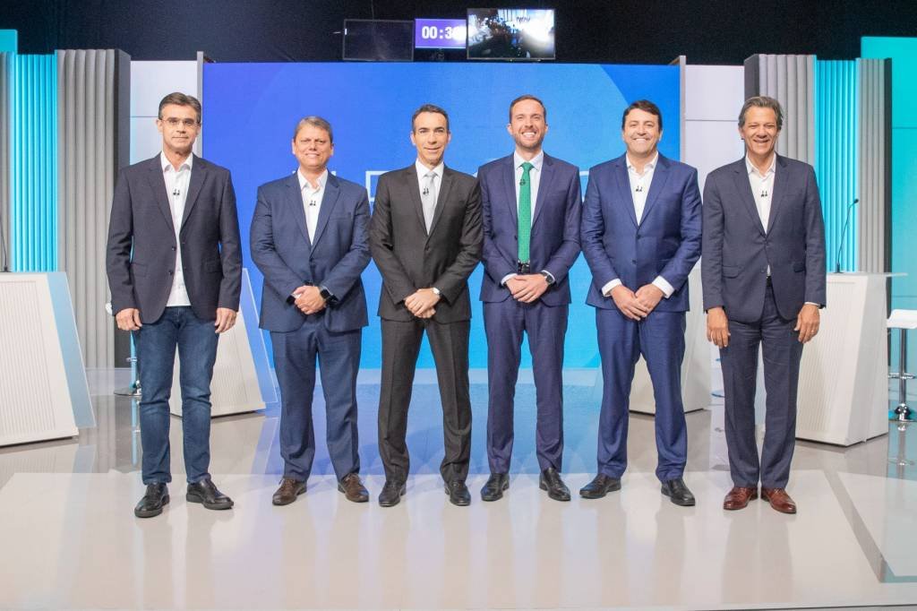 Candidatos: Rodrigo Garcia (PSDB), Tarcísio de Freitas (Republicanos), César Tralli (jornalista mediador), Vinicius Poit (NOVO), Elvis Cezar (PDT) e Fernando Haddad (PT). (Globo/ Fabio Rocha/Divulgação)
