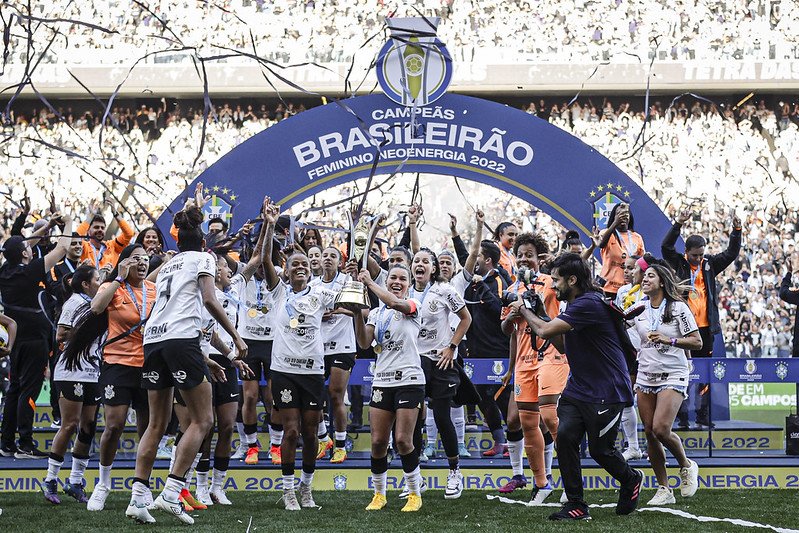 Corinthians goleia Inter para ficar com título do Brasileiro Feminino
