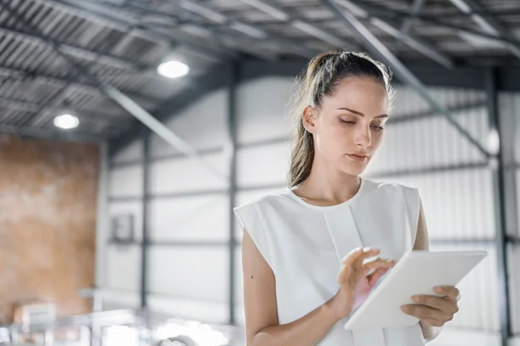 A área de Quality Assurance atua com a qualidade do produto entregue ao cliente e tem sido cada vez mais valorizada (Portra/Getty Images)