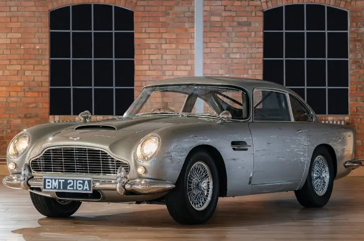 Réplica do Aston Martin DB5 foi utilizada para manobras e acrobracias no filme (Christie's/Divulgação)