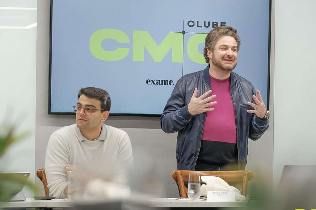 Pedro Valente, co-CEO da EXAME (à esq.) e Marcelo Tripoli, fundador e CEO da Zmes, durante encontro do Clube CMO (Eduardo Frazão/Exame)