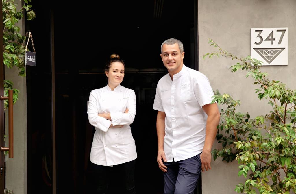 Os chefs Giovanna Grossi e Rafa Gomes. (Thays Bittar/Divulgação)