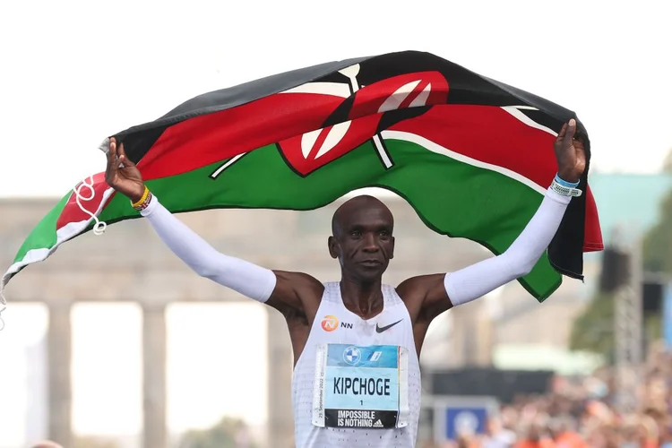 Kipchoge venceu 45.526 corredores de 157 países (Alexander Hassenstein/Getty Images)