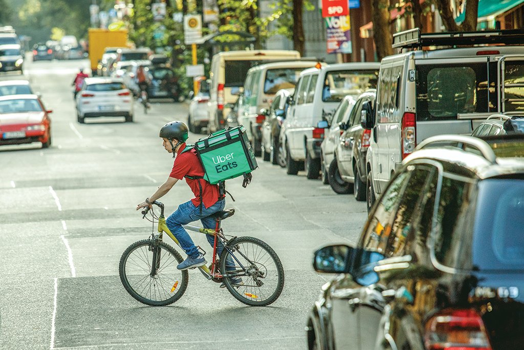 Regulação dos apps: empresas entregam proposta para remuneração mínima a entregadores e motoristas