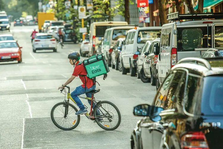 Para os motoristas de aplicativo, as plataformas propuseram um valor mínimo por hora trabalhada de R$15,60 (Carsten Koall/Getty Images)