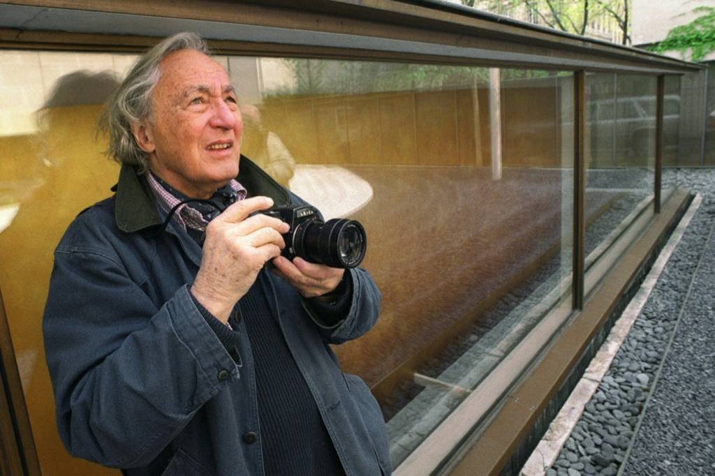 Além de fotógrafo, William Klein se destacou como pintor, cineasta e artista gráfico. (AFP/AFP Photo)