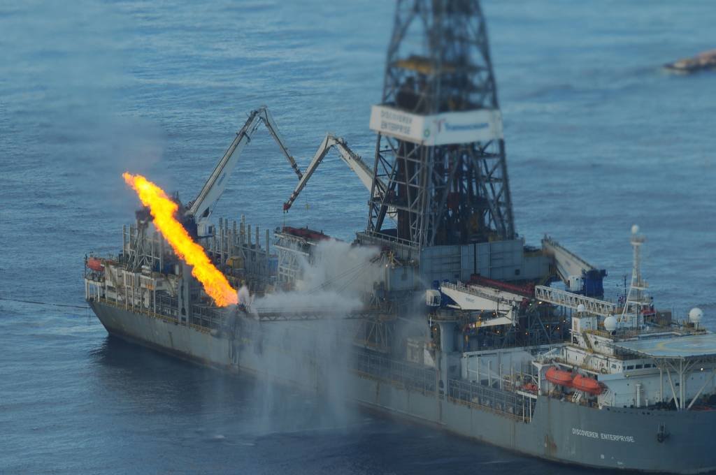 Furacão provoca paralisação de 11% da produção de petróleo do Golfo do México